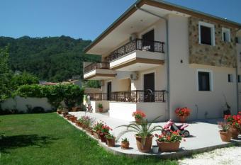 Vista Al Mar has Balcony rooms