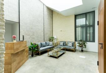 La Puerta de Palacio - Adults Only allows 18 year olds to book a room