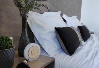 AFRODITI Hotel Studios allows 18 year olds to book a room