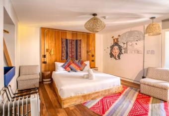 Selina Saphi Cusco allows 18 year olds to book a room