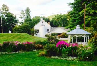 1896 House Brookside & Pondside Country Motels has Balcony rooms
