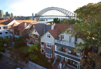 Glenferrie Lodge has Balcony rooms
