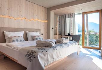 Hotel Bohinj has rooms with a private hot tub