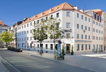 Hotel Blauer Bock allows 18 year olds to book a room