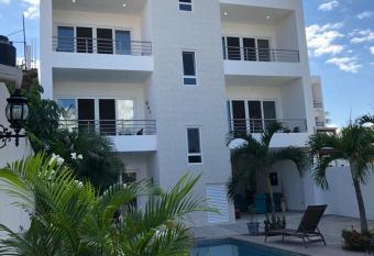 DEPARTAMENTO HANNA #2 allows 18 year olds to book a room