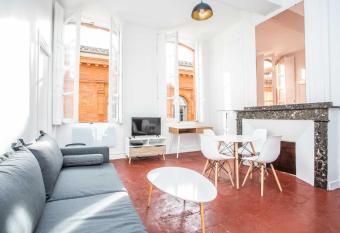 Appartement 6 - Standing et Lumineux - Carmes, Toulouse has Balcony rooms