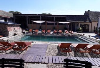 Mosaique Casa allows 18 year olds to book a room