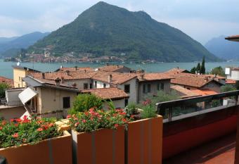 Borgo a Lago has Balcony rooms