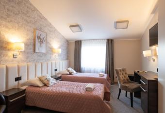 Z  oty Staw allows 18 year olds to book a room