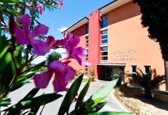 Hotel Mirta - San Simon Resort has rooms with a private hot tub