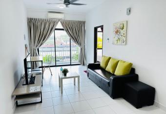 J&R Homestay Johor Bahru near Austin Southkey CIQ Singapore allows 18 year olds to book a room