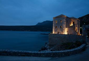 Mavromichalai allows 18 year olds to book a room