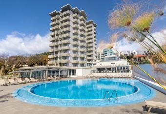 Allegro Madeira - Adults Only allows 18 year olds to book a room
