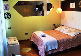 Acomoda    o-ExpoUnimed-UP-Ecoville-Fio Cruz-CIC allows 18 year olds to book a room