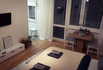 Apartm  n Lucie allows 18 year olds to book a room