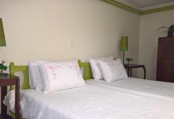 Spitaki Spata Airport Studio has Balcony rooms