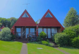 Beautiful Clifftop Chalet allows 18 year olds to book a room