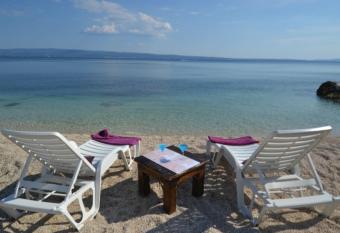 Luxury Four Star Apartment has rooms with a private hot tub