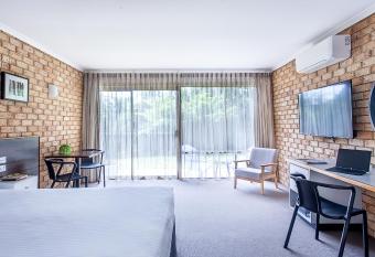 Sunshine Coast Motor Lodge has Balcony rooms