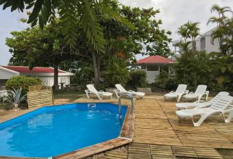 Le Belleplaine allows 18 year olds to book a room