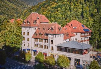 Hotel Rina Cerbul has Balcony rooms