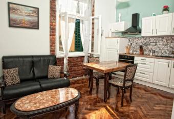 Apartment Nostalgie allows 18 year olds to book a room