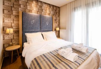 Green Sea Apartments has Balcony rooms