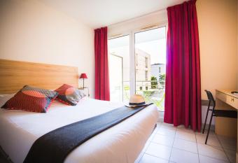 City R  sidence Avignon (5 Epi) allows 18 year olds to book a room