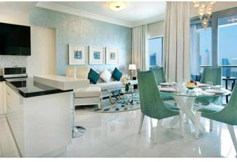 Luxurious Apartments - Damac Mall Street has rooms with a private hot tub