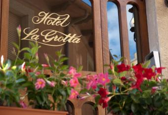 La Grotta Hotel has Balcony rooms