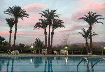 Hotel Caballo de Oro allows 18 year olds to book a room