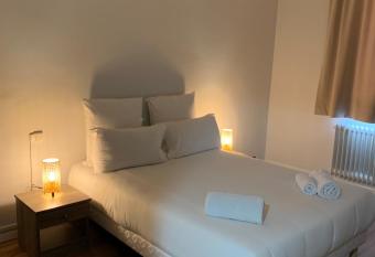 H  tel Le Costellan has Balcony rooms