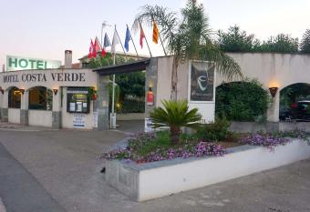 Hotel Costa Verde allows 18 year olds to book a room