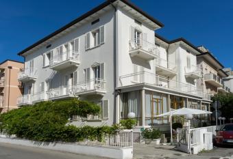 Hotel Italia allows 18 year olds to book a room