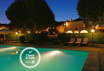 Quinta da Alcaidaria Mor allows 18 year olds to book a room