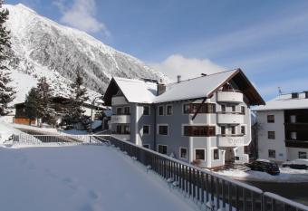 Haus Dorfplatz has Balcony rooms