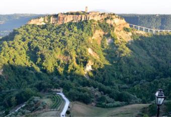 Le Calanque La Terrazza su Civita allows 18 year olds to book a room