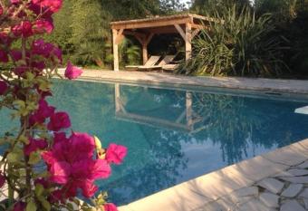 Le Clos de St Paul has Balcony rooms