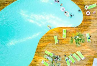 Mojo Resort has Balcony rooms