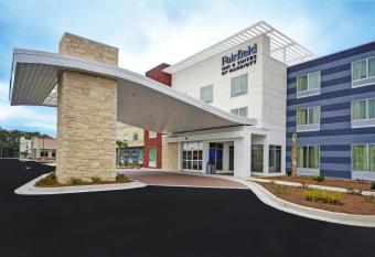Fairfield Inn & Suites by Marriott Savannah SW/Richmond Hill allows 18 year olds to book a room
