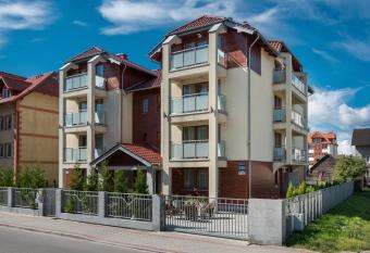 Willa Kaszub allows 18 year olds to book a room