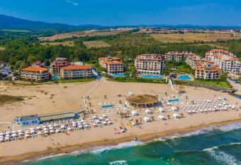 Oasis Del Mare Beach Front Hotel - All Inclusive allows 18 year olds to book a room