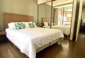 Ayres Apartments Palermo has rooms with a private hot tub