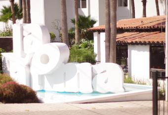 La Paloma Beach&Tennis Resort allows 18 year olds to book a room