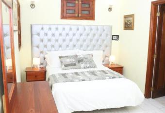 Hotel Aluge has Balcony rooms