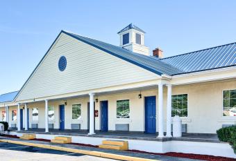 Motel 6 Harrisonburg - South, VA allows 18 year olds to book a room