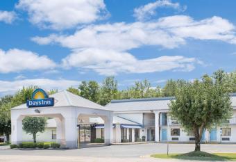 Days Inn by Wyndham N Little Rock East has Smoking rooms