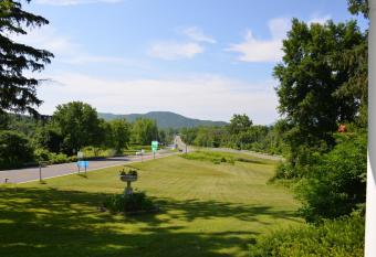 Thornewood Inn has Balcony rooms