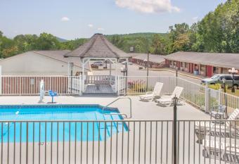 Hotel Express Anniston/Oxford has Smoking rooms