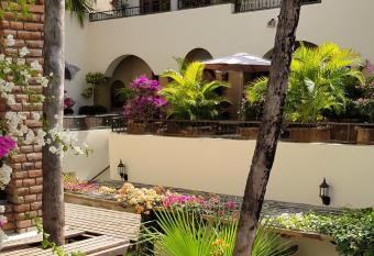 Posada de las Flores La Paz allows 18 year olds to book a room